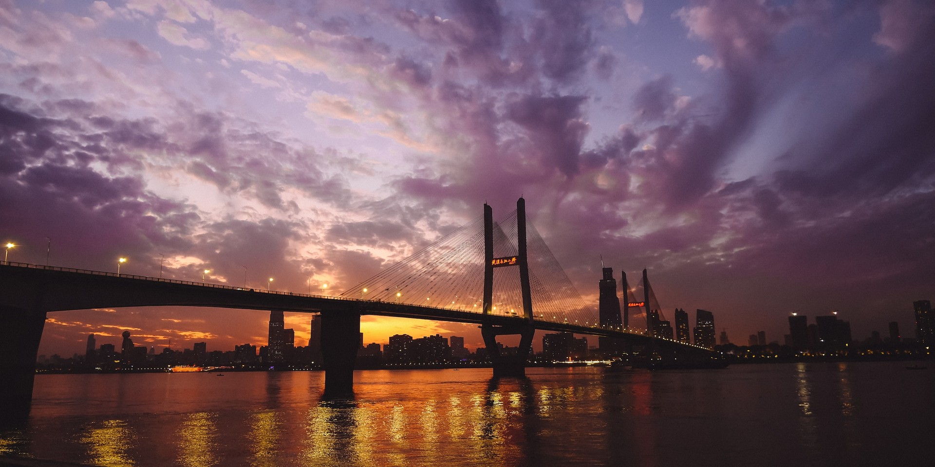 teach English in Wuhan